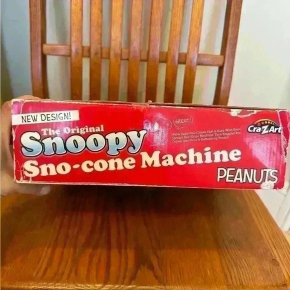 Peanuts Snoopy Sno-Cone Machine Kids Snow Maker Toy Ice Shavings, Red, White - Picture 4 of 8